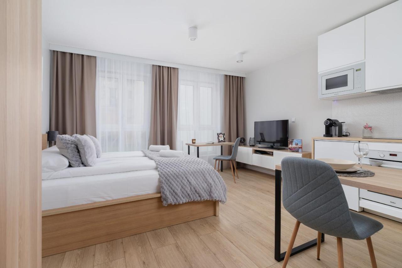 City Studio With Ac Czarnowiejska By Renters Краків Екстер'єр фото