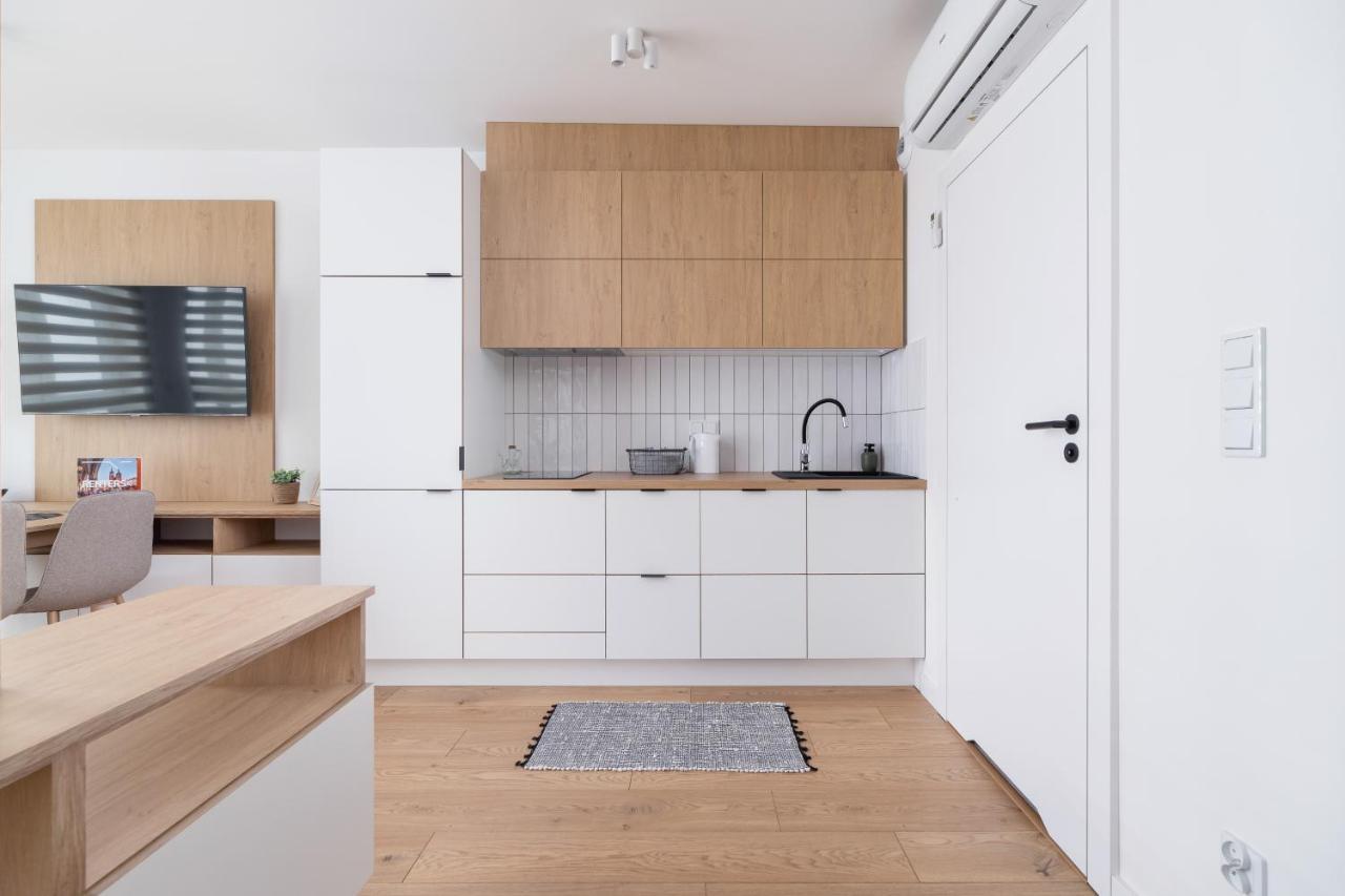 City Studio With Ac Czarnowiejska By Renters Краків Екстер'єр фото